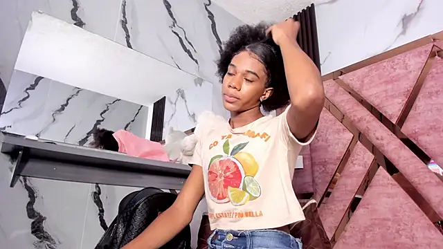 Snapshot of tifany_bigdick chatting on December 2025 06:46:02 PM tifany bigdick online show from December 2025 06:46:02 PM