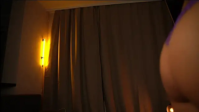 Snapshot of elisa_moon chatting on December 2024 08:10:02 PM elisa moon online show from December 2024 08:10:02 PM