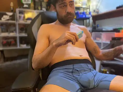 Snapshot of slutty_guy12 chatting on January 2025 02:40:02 AM slutty guy12 online show from January 2025 02:40:02 AM