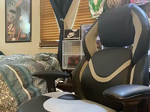 Snapshot of slutty_guy12 chatting on February 2025 08:19:01 PM slutty guy12 online show from February 2025 08:19:01 PM