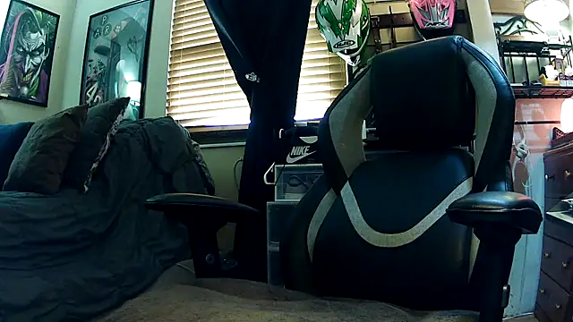 Snapshot of slutty_guy12 chatting on March 2025 10:10:01 PM slutty guy12 online show from March 2025 10:10:01 PM