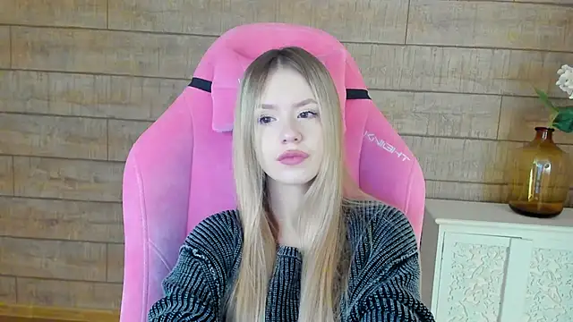 MilanaBalmain online show from October 2025 04:21:01 AM