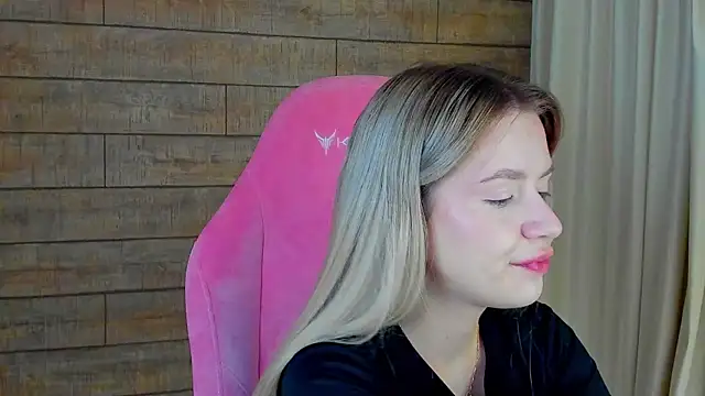 MilanaBalmain online show from March 2026 04:06:01 AM