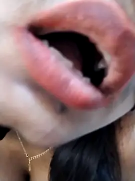 Snapshot of Zaraangle chatting on April 2026 04:26:01 AM Zaraangle online show from April 2026 04:26:01 AM