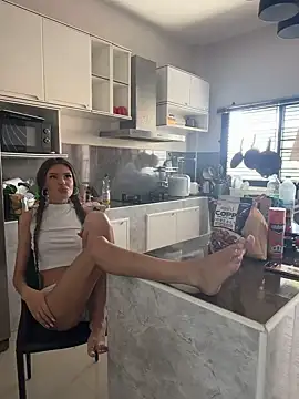 Snapshot of dreamgirls100 chatting on December 2024 06:37:02 AM dreamgirls100 online show from December 2024 06:37:02 AM