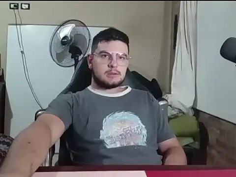 Snapshot of enzis3 chatting on April 2026 03:53:01 PM enzis3 online show from April 2026 03:53:01 PM