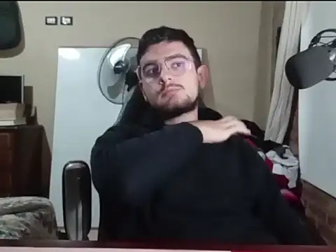 Snapshot of enzis3 chatting on April 2026 10:45:02 PM enzis3 online show from April 2026 10:45:02 PM