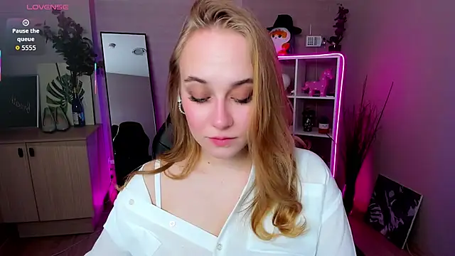 Snapshot of LianaBright chatting on March 2026 01:53:02 AM LianaBright online show from March 2026 01:53:02 AM