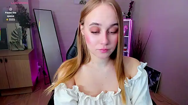 Snapshot of LianaBright chatting on April 2026 01:59:02 AM LianaBright online show from April 2026 01:59:02 AM