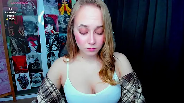 Snapshot of LianaBright chatting on April 2026 04:56:01 AM LianaBright online show from April 2026 04:56:01 AM