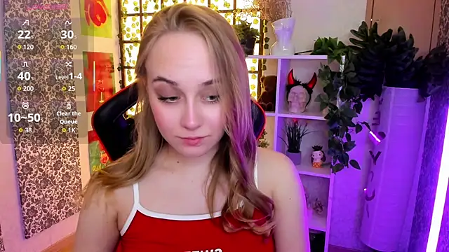 Snapshot of LianaBright chatting on April 2026 01:52:02 AM LianaBright online show from April 2026 01:52:02 AM