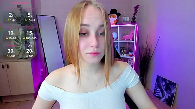 Snapshot of LianaBright chatting on April 2026 02:03:02 AM LianaBright online show from April 2026 02:03:02 AM