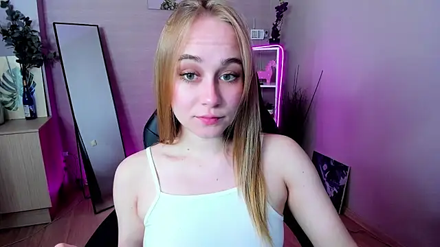 Snapshot of LianaBright chatting on April 2026 02:15:01 AM LianaBright online show from April 2026 02:15:01 AM