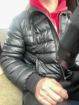 Snapshot of AlexGWoW chatting on April 2026 07:09:01 AM AlexGWoW online show from April 2026 07:09:01 AM