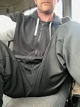 Snapshot of AlexGWoW chatting on April 2026 07:58:02 AM AlexGWoW online show from April 2026 07:58:02 AM