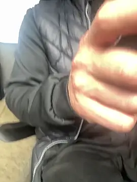 Snapshot of AlexGWoW chatting on April 2026 07:09:02 AM AlexGWoW online show from April 2026 07:09:02 AM