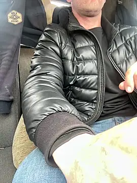 Snapshot of AlexGWoW chatting on April 2026 08:28:02 AM AlexGWoW online show from April 2026 08:28:02 AM