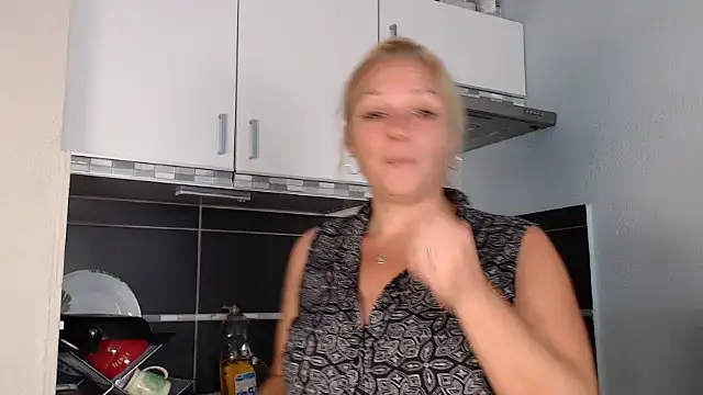 Snapshot of Doucelouve9 chatting on September 2025 10:40:02 AM Doucelouve9 online show from September 2025 10:40:02 AM