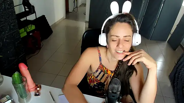 Snapshot of jessiburningheels chatting on February 2025 01:03:01 PM jessiburningheels online show from February 2025 01:03:01 PM