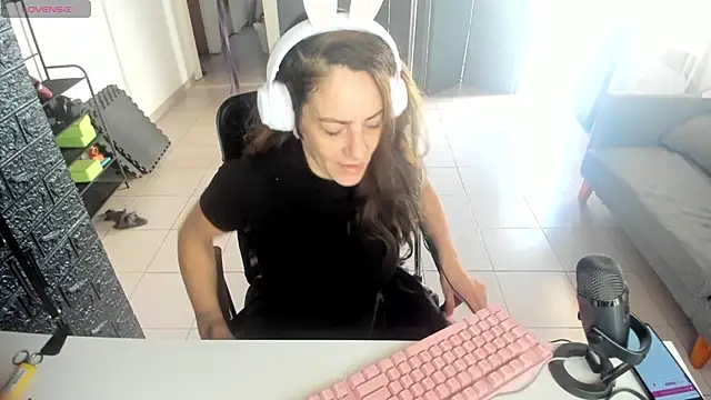 Snapshot of jessiburningheels chatting on March 2025 01:50:02 PM jessiburningheels online show from March 2025 01:50:02 PM