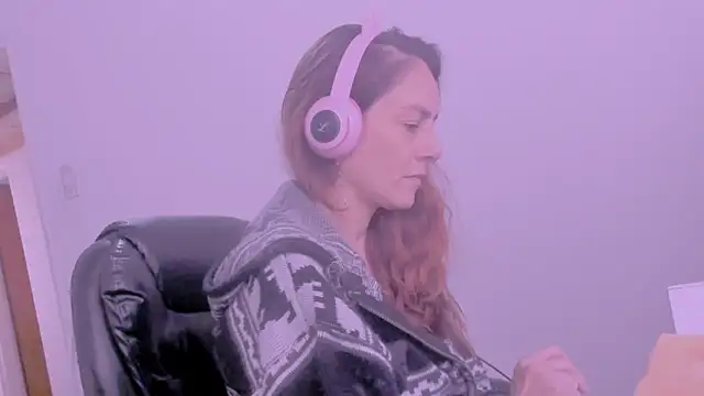 Snapshot of jessiburningheels chatting on April 2026 11:39:02 AM jessiburningheels online show from April 2026 11:39:02 AM