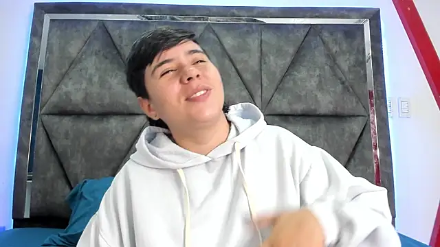 Snapshot of AbbySmiitth_ chatting on March 2026 10:43:01 PM AbbySmiitth online show from March 2026 10:43:01 PM