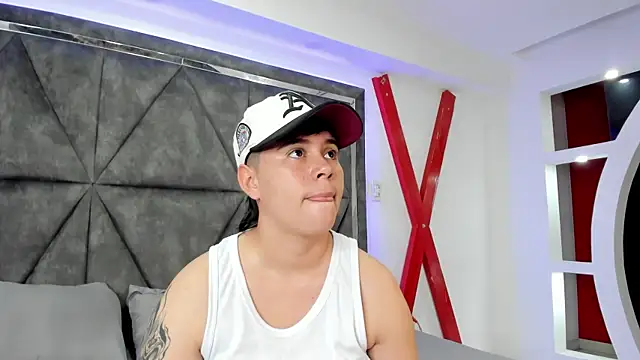 Snapshot of AbbySmiitth_ chatting on April 2026 10:21:02 PM AbbySmiitth online show from April 2026 10:21:02 PM