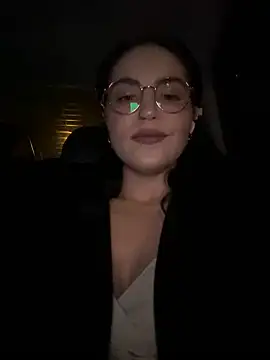 Snapshot of meow_girl chatting on December 2024 03:17:01 PM meow girl online show from December 2024 03:17:01 PM