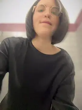 Snapshot of meow_girl chatting on December 2024 01:12:01 PM meow girl online show from December 2024 01:12:01 PM