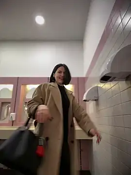 Snapshot of meow_girl chatting on December 2024 04:25:02 PM meow girl online show from December 2024 04:25:02 PM