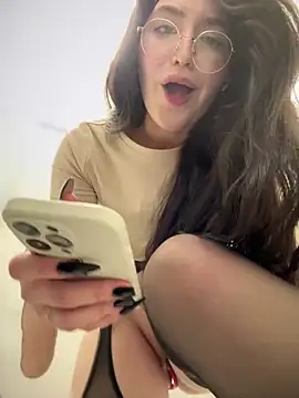 Snapshot of meow_girl chatting on February 2025 01:19:02 PM meow girl online show from February 2025 01:19:02 PM