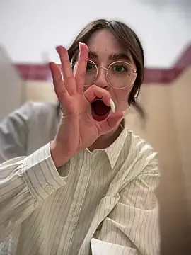 Snapshot of meow_girl chatting on March 2025 10:11:02 AM meow girl online show from March 2025 10:11:02 AM