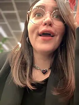 Snapshot of meow_girl chatting on October 2025 12:02:01 PM meow girl online show from October 2025 12:02:01 PM