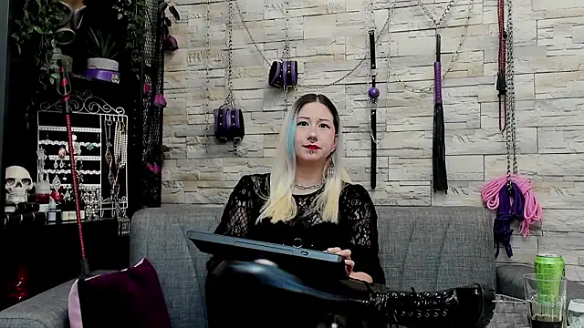 Snapshot of CruelMistress chatting on March 2026 01:57:01 AM CruelMistress online show from March 2026 01:57:01 AM