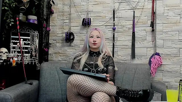 Snapshot of CruelMistress chatting on April 2026 12:05:02 AM CruelMistress online show from April 2026 12:05:02 AM