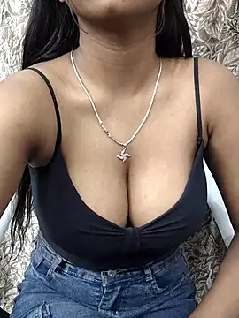 Snapshot of Ishaani_0 chatting on March 2025 09:11:02 PM Ishaani 0 online show from March 2025 09:11:02 PM