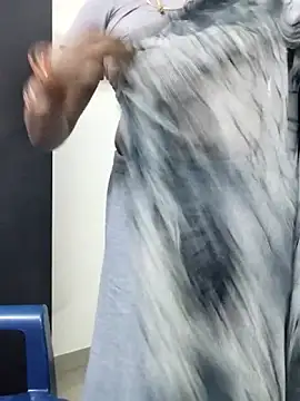 Snapshot of Tamilrojanew chatting on November 2025 04:40:01 PM Tamilrojanew online show from November 2025 04:40:01 PM