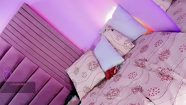 Shanelengel online show from April 2026 09:17:02 PM