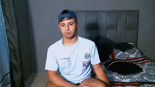 Snapshot of beautiful_james chatting on January 2025 02:09:01 AM beautiful james online show from January 2025 02:09:01 AM