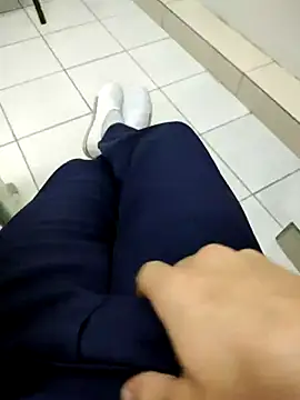 gatmoreno1 online show from October 2025 04:59:02 PM