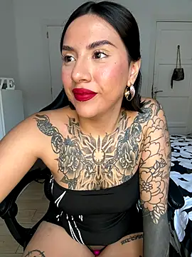 Snapshot of AlaskaLover chatting on October 2025 06:22:02 AM AlaskaLover online show from October 2025 06:22:02 AM