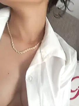 Snapshot of vanyacam_ chatting on December 2025 08:35:01 PM vanyacam online show from December 2025 08:35:01 PM