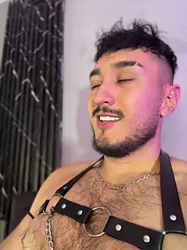 Snapshot of Zionmattis chatting on April 2026 01:05:02 AM Zionmattis online show from April 2026 01:05:02 AM