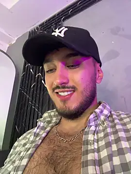 Snapshot of Zionmattis chatting on April 2026 01:41:02 AM Zionmattis online show from April 2026 01:41:02 AM