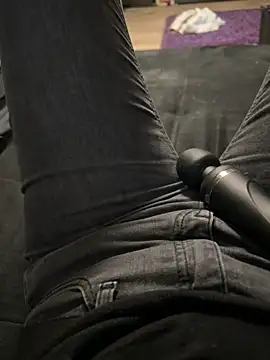 Ana-05 online show from December 2025 12:10:01 PM