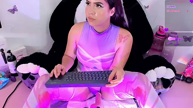 Snapshot of IamSteph13 chatting on January 2025 03:16:02 AM IamSteph13 online show from January 2025 03:16:02 AM