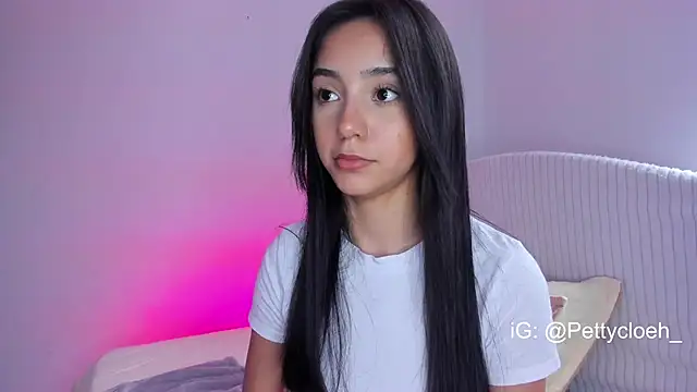 Snapshot of PettyCloeh chatting on March 2025 08:11:01 PM PettyCloeh online show from March 2025 08:11:01 PM