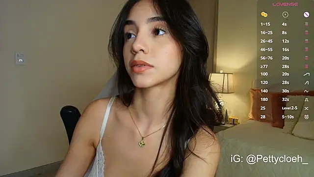 Snapshot of PettyCloeh chatting on October 2025 10:21:01 PM PettyCloeh online show from October 2025 10:21:01 PM