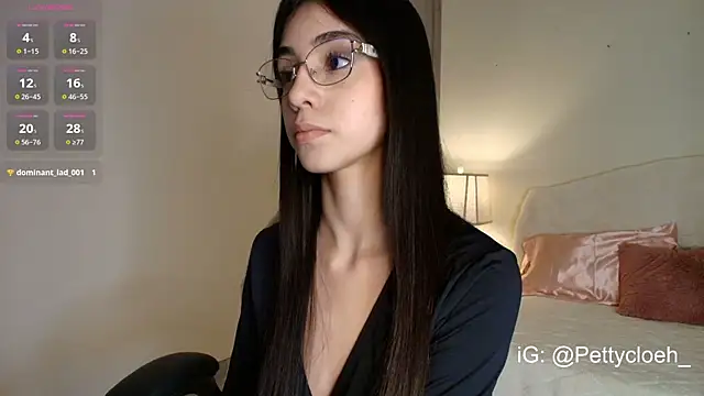 Snapshot of PettyCloeh chatting on November 2025 08:33:02 PM PettyCloeh online show from November 2025 08:33:02 PM