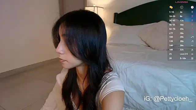 Snapshot of PettyCloeh chatting on March 2026 10:47:02 PM PettyCloeh online show from March 2026 10:47:02 PM